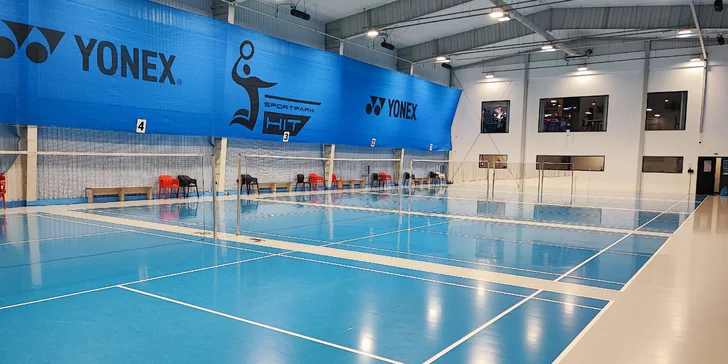 Dopolední badminton v klimatizované hale pro dva se zapůjčením raket i míčku