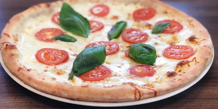 Zábava v BowlingZone: dráha na 2 hodiny až pro 6 hráčů a 1 pizza podle výběru
