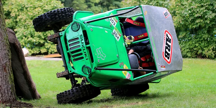 Nálož adrenalinu: zážitková jízda v offroad speciálu těžkým terénem v Milovicích nebo Slaném