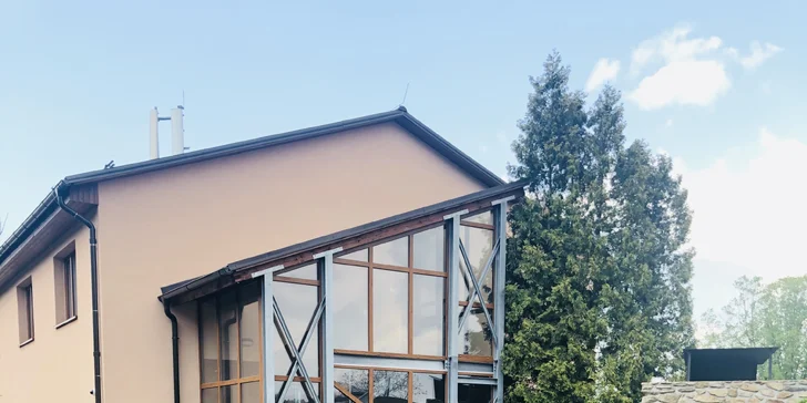 Dovolená ve vyhlášeném resortu Monínec až pro 5 osob: penzion u sjezdovky a polopenze