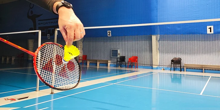 Dopolední badminton v klimatizované hale pro dva se zapůjčením raket i míčku