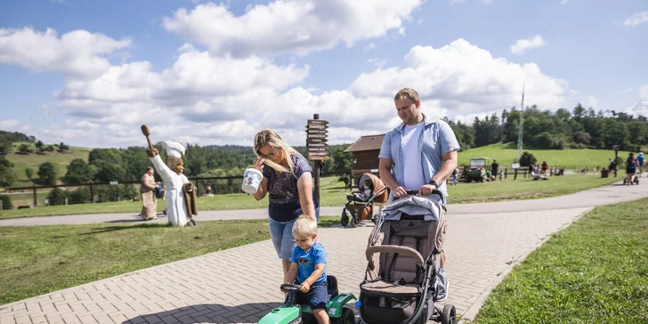 Celodenní vstup do Farmaparku včetně všech atrakcí a kyblík krmení nebo plyšák