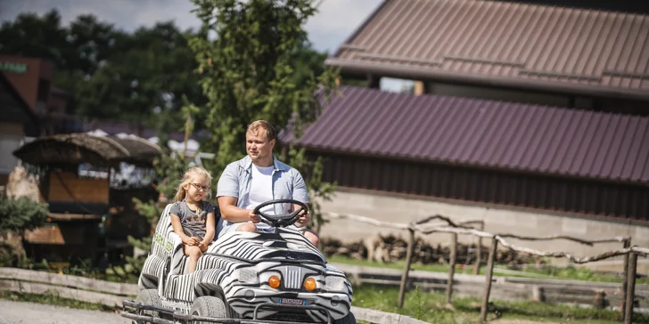 Celodenní vstup do Farmaparku včetně všech atrakcí a kyblík krmení nebo plyšák