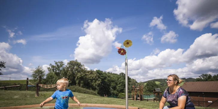 Celodenní vstup do Farmaparku včetně všech atrakcí a kyblík krmení nebo plyšák