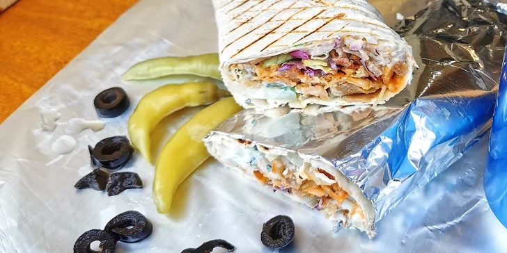 Kebab v tortille či pita chlebu a nápoj na odnos s sebou pro 1 nebo 2 osoby