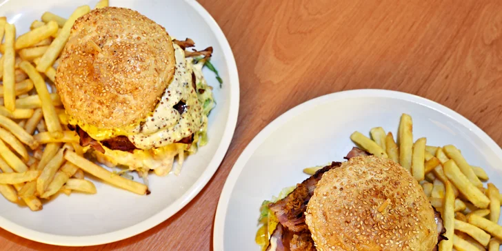 1 nebo 2 burgery s hranolky servírované v malém pivním království