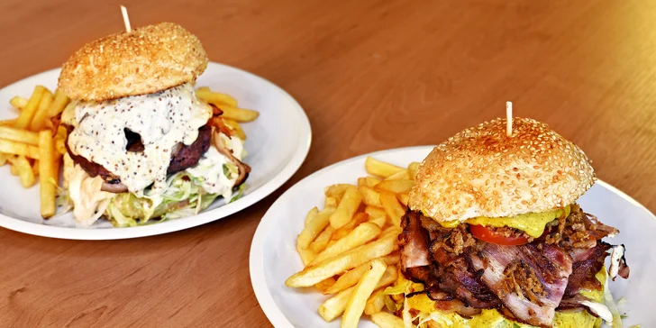 1 nebo 2 burgery s hranolky servírované v malém pivním království