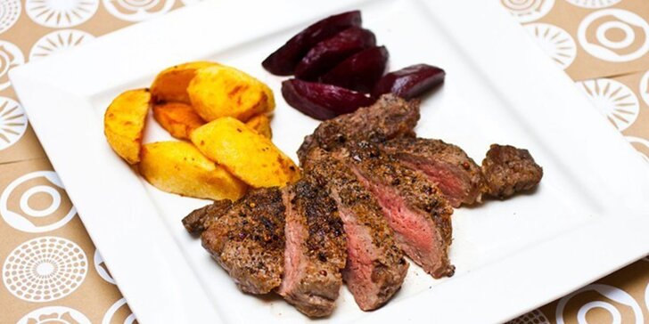 Steak z jakékoliv části amerického býčka, příloha dle výběru, salát a dezert