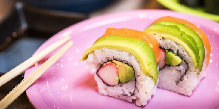 Running sushi: 2 hodiny neomezené konzumace sushi a dalších asijských specialit