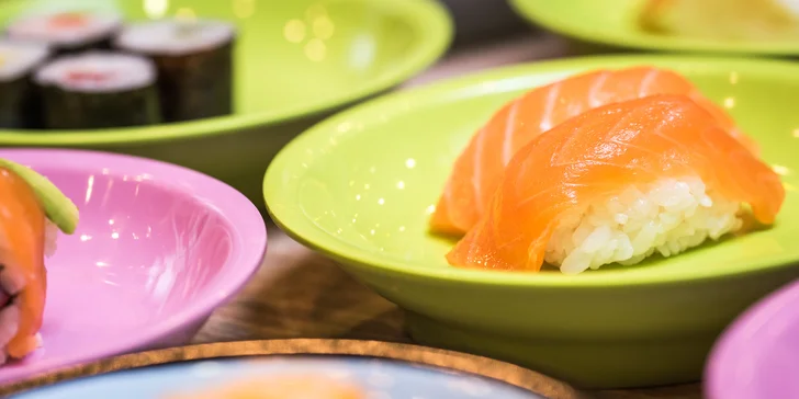 Running sushi: 2 hodiny neomezené konzumace sushi a dalších asijských specialit