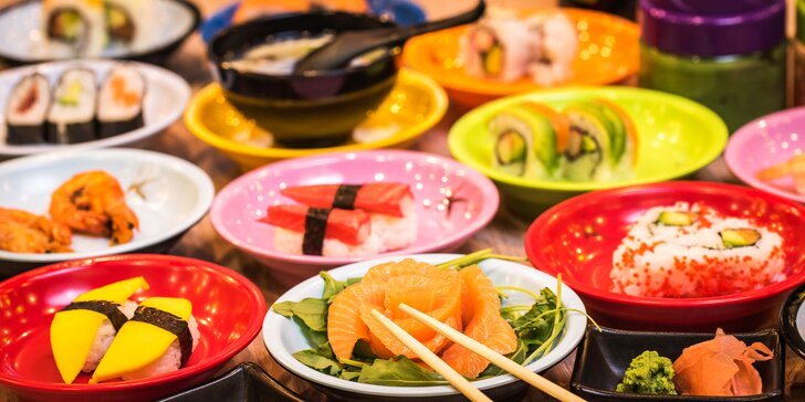 Running sushi: 2 h neomezené konzumace sushi a dalších asijských specialit