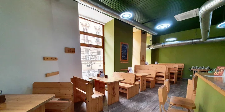 Degustace tří burgerů pro 1 či 2 osoby: chilli, farmářský a řepový, vč. cibulových kroužků a hranolků