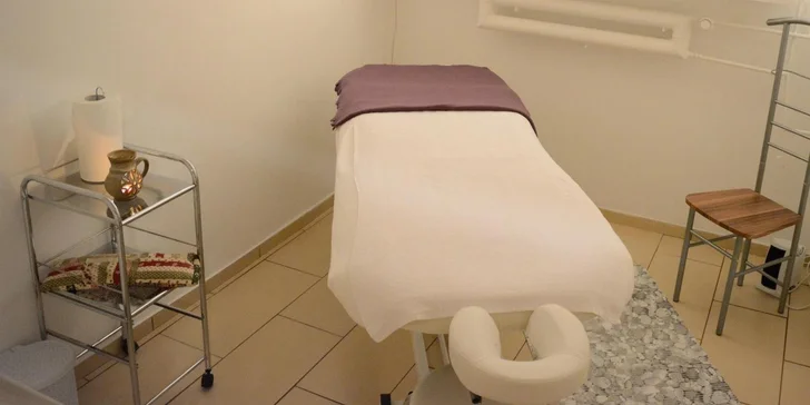 Ajurvédská masáž hlavy nebo i zad a šíje včetně zábalu rukou jako dárek