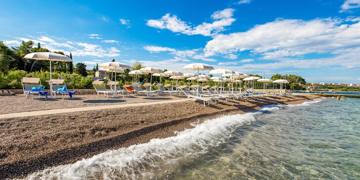 Ostrov Krk: 4* hotel u pláže, polopenze, bazén a až 2 děti do 12 let zdarma