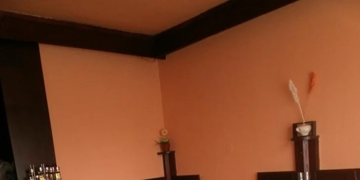 Dva kuřecí steaky se dvěma přílohami
