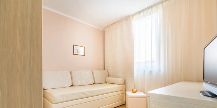 Ostrov Krk: 4* hotel u pláže, polopenze, bazén a až 2 děti do 12 let zdarma