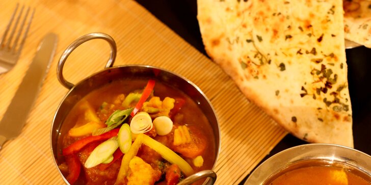 Ochutnejte indii: 8chodové degustační menu s kuřecím, jehněčím i vege