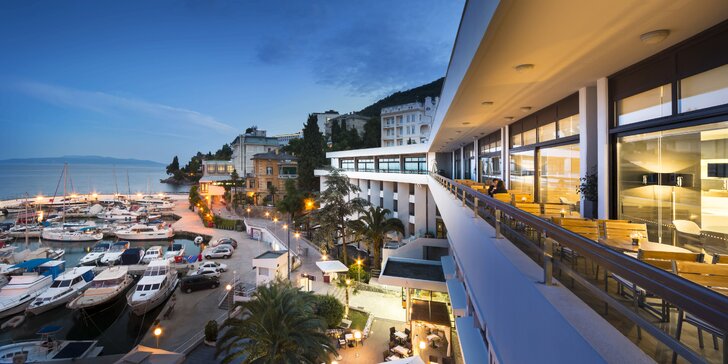 Moderní hotel na pobřeží Istrie: polopenze, sauny i venkovní bazén, 2 děti zdarma