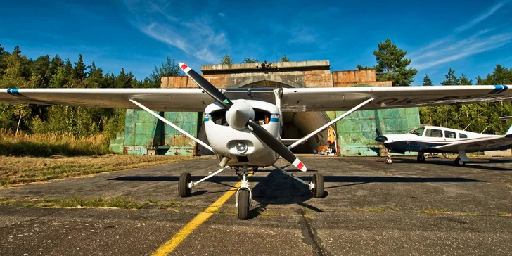 Vzhůru k zážitkům: pilotem Cessny 152 na 60 minut včetně předletového briefingu a prohlídky letadla