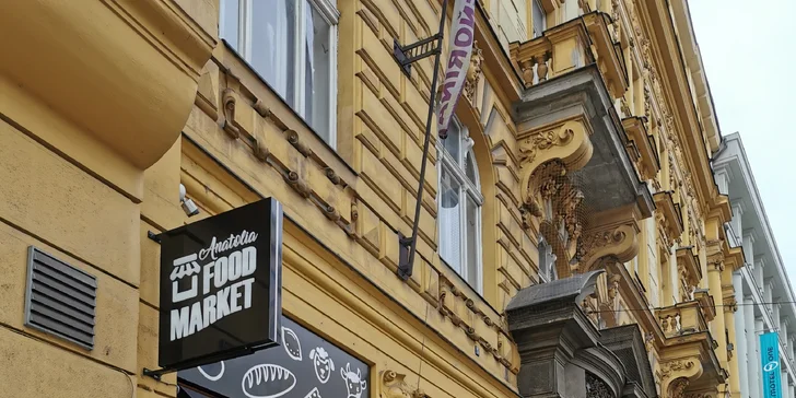 Osvěžení plné vitamínů: 330–500 ml pomerančového fresh džusu až pro 3 osoby