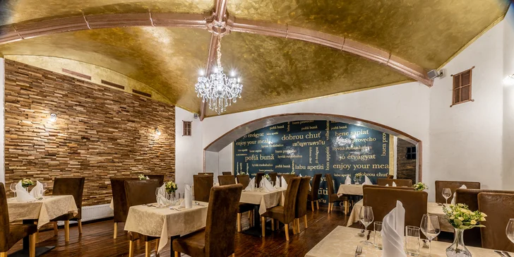 Parádní večer: 3chodové menu, alkoholické koktejly a karaoke zábava
