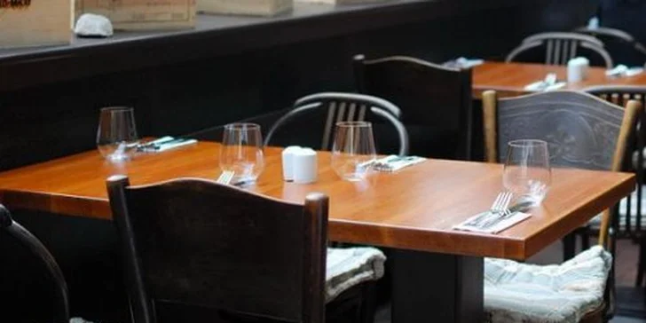 349 Kč za 2 pizzy dle vlastního výběru a lahev italského vína v restauraci La Casata v hodnotě 689 Kč. Romantická večeře a italské arte culinaria se slevou 49 %.