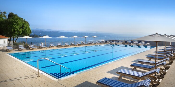 Moderní hotel na pobřeží Istrie: polopenze, sauny i venkovní bazén, 2 děti zdarma