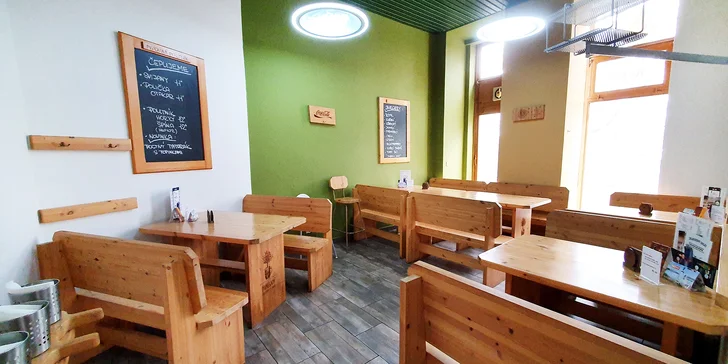 Degustace tří burgerů pro 1 či 2 osoby: chilli, farmářský a řepový, vč. cibulových kroužků a hranolků