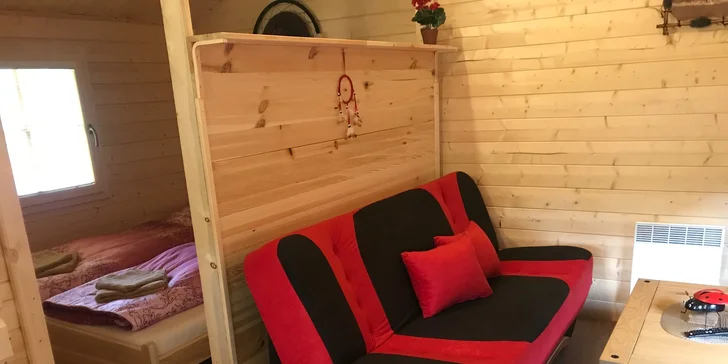 Romantika ve srubech s wellness kádí pro páry i rodiny uprostřed stylového ranče Bučiska