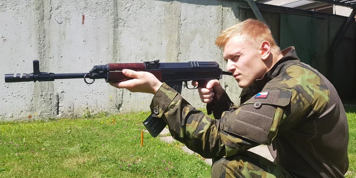 Výběr z 6 střeleckých balíčků až 10 zbraní a 80 nábojů: revolver, samopal, brokovnice i AK-74