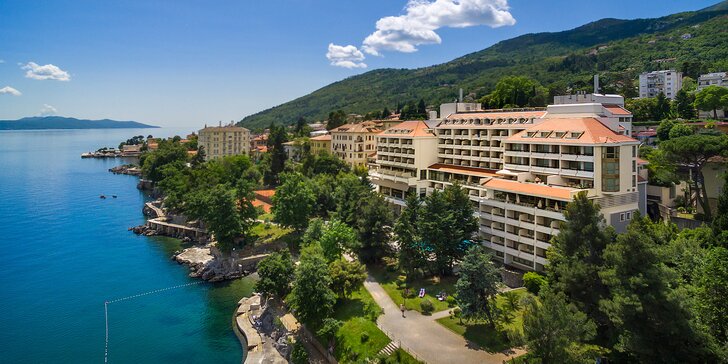 4* pobyt s polopenzí na vyhlášené Opatijské riviéře: hotel s bazény, saunami a soukromou pláží