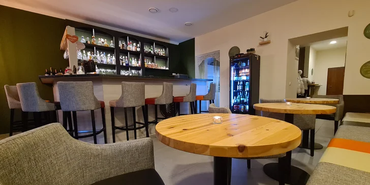 10chodové menu od oceňovaného šéfkuchaře pro pár: losos, raviola i wellington z panenské svíčkové