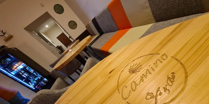 Osmichodové degustační menu v Bonjour-Camino pro pár: tartar, raviola i selečí maso