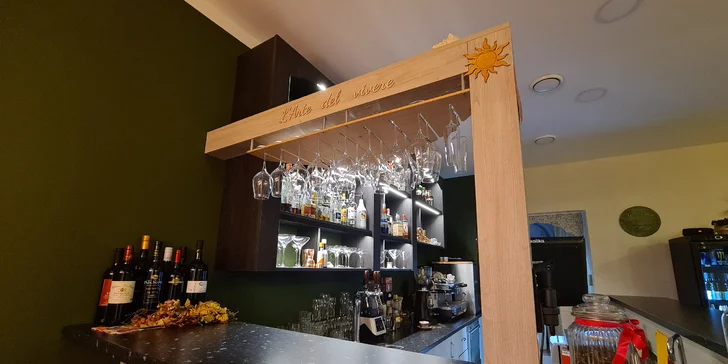 Degustační menu o 8 chodech pro pár: vepřová panenka, kančí líčka i kachní prsa