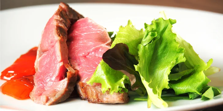 7chodové degustační menu pro dva: telecí tataráček, flank steak i vepřová panenka