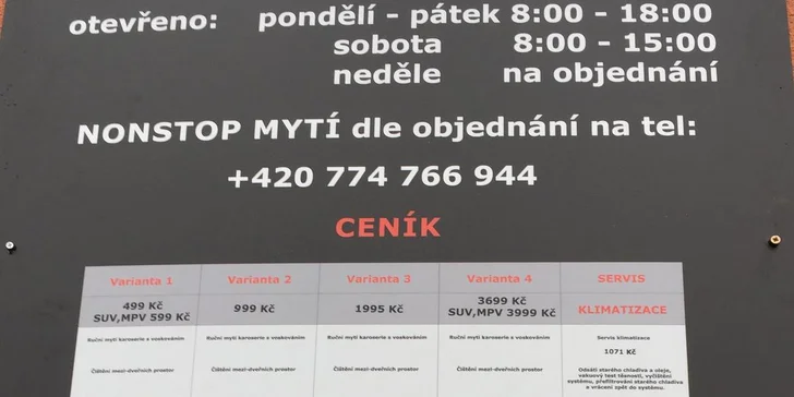 Ruční mytí vozu: šamponování s voskem, tepování sedaček či broušení laku