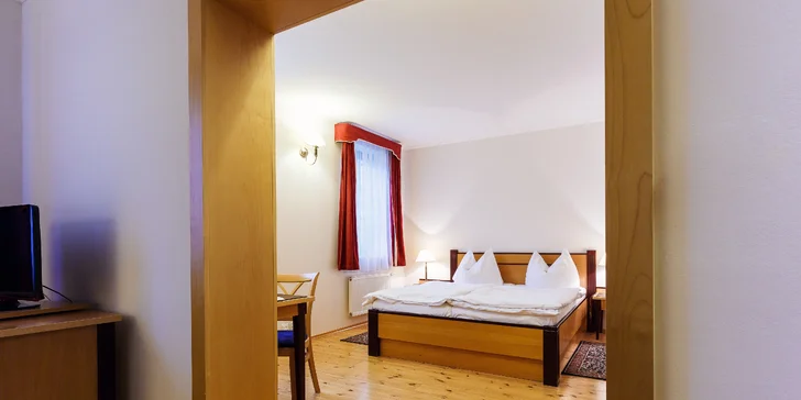 Odpočinek blízko Vřídelní kolonády: 3* hotel se snídaněmi