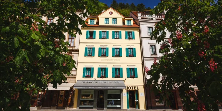 Odpočinek blízko Vřídelní kolonády: 3* hotel se snídaněmi i sleva na masáže