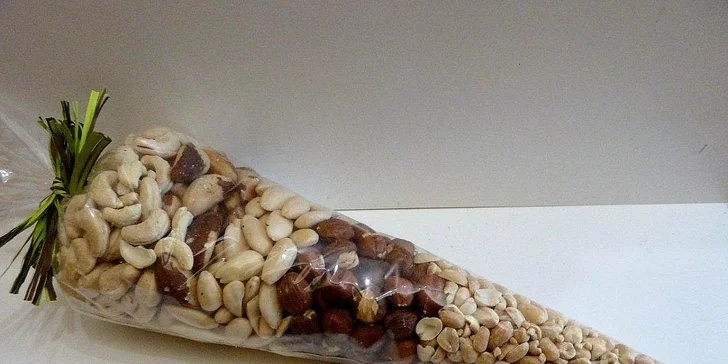 Slané i sladké oříšky a další v hodnotě 245 Kč