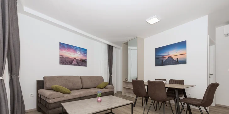 Dovolená na Makarské: moderní vybavené apartmány až pro 6 osob, terasa s posezením, na pláž 50 metrů