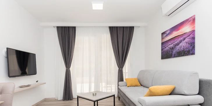 Dovolená na Makarské: moderní vybavené apartmány až pro 6 osob, terasa s posezením, na pláž 50 metrů