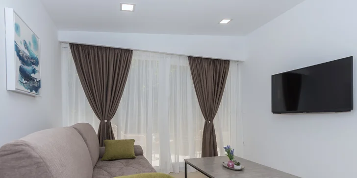 Dovolená na Makarské: moderní vybavené apartmány až pro 6 osob, terasa s posezením, na pláž 50 metrů