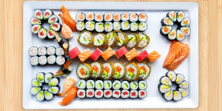 Pestré sushi sety: 42, 52 nebo 72 rolek s lososem, avokádem i tuňákem