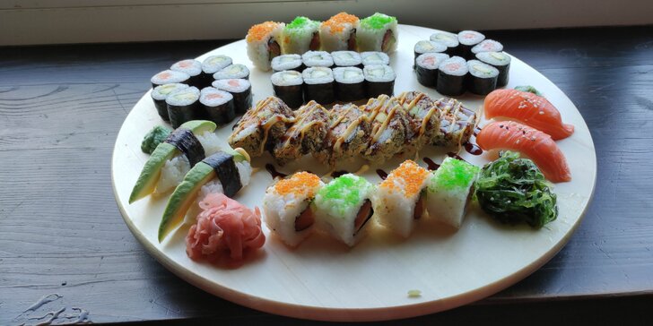 Pestré sushi sety: 42, 52 nebo 72 rolek s lososem, avokádem i tuňákem