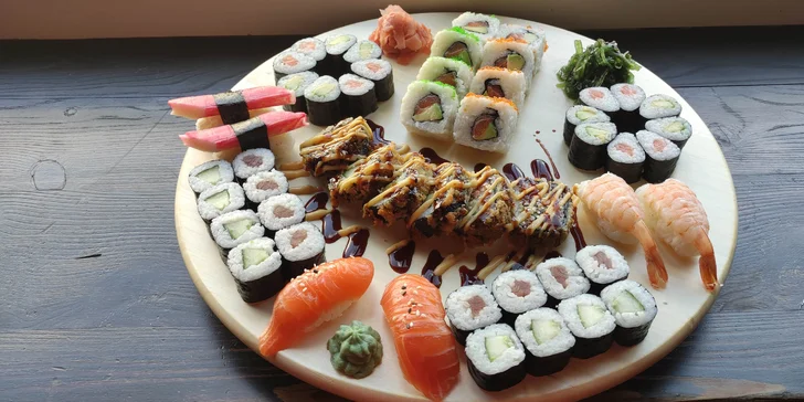 Pestré sushi sety: 42, 52 nebo 72 rolek s lososem, avokádem i tuňákem