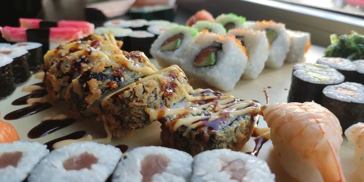 Pestré sushi sety: 42, 52 nebo 72 rolek s lososem, avokádem i tuňákem