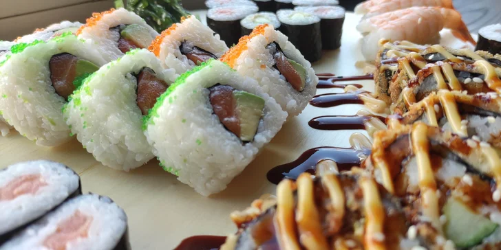 Pestré sushi sety: 42, 52 nebo 72 rolek s lososem, avokádem i tuňákem