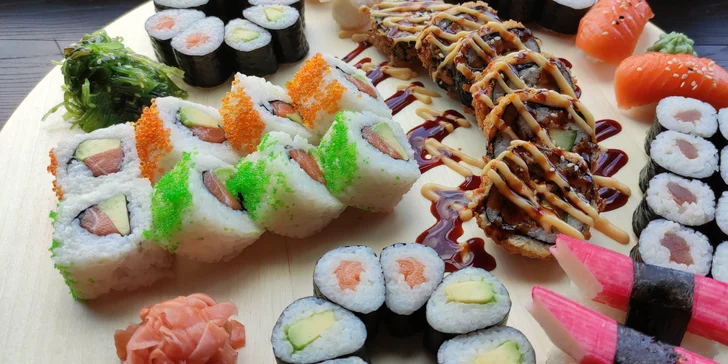 Pestré sushi sety: 42, 52 nebo 72 rolek s lososem, avokádem i tuňákem