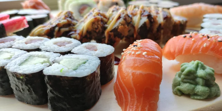 Pestré sushi sety: 42, 52 nebo 72 rolek s lososem, avokádem i tuňákem