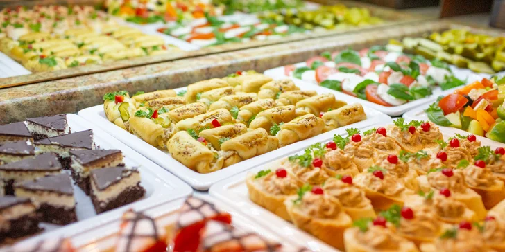 Pobyt v elegantním hotelu blízko kolonády: snídaně či polopenze, wellness i procedury